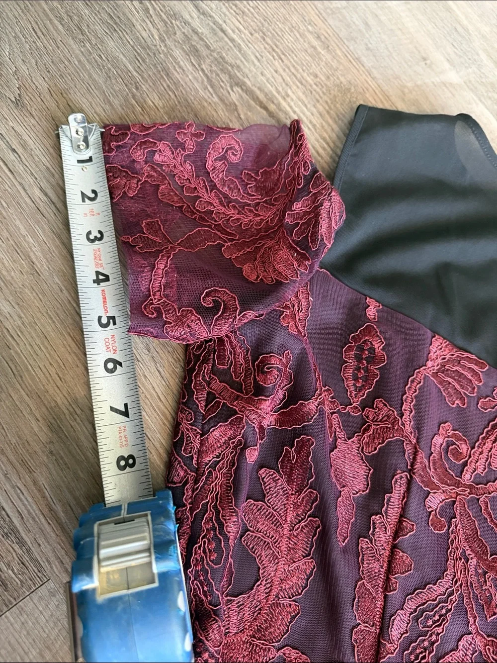 Off-Shoulder Lace Midi Dress in Burgundy - Picture 5 of 7